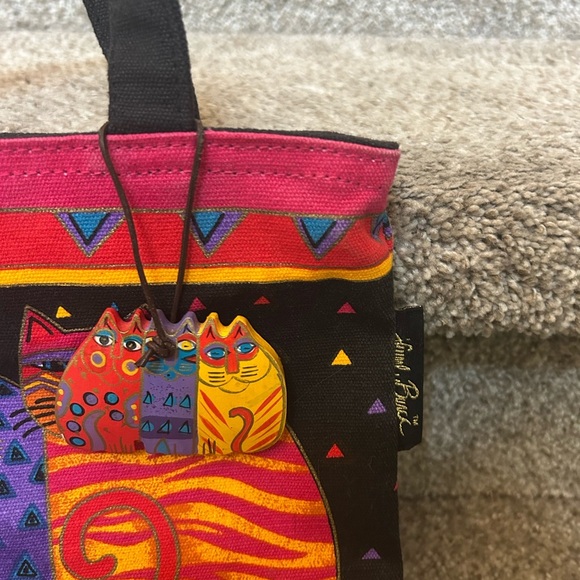 Vintage Laurel Burch Feline Friends 3 Cats Tote. With wooden charm. Zip top. - Picture 2 of 14